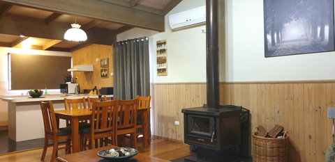Day Dream Cottage - Accommodation Mount Tamborine 2