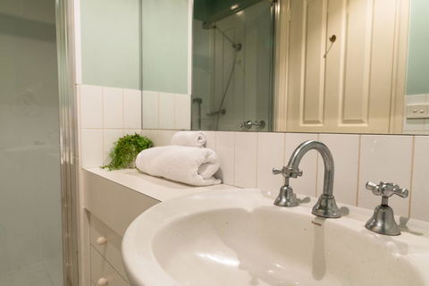The Orchard House - Accommodation Mount Tamborine 4