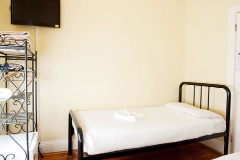 Hotel Claremont Guest House - Accommodation Mount Tamborine 5