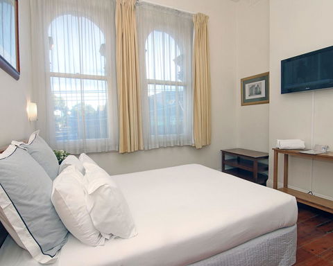 Hotel Claremont Guest House - Accommodation Mount Tamborine 8