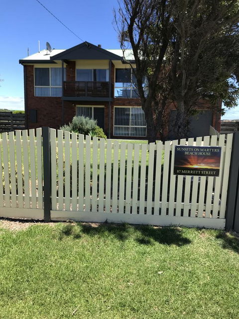 Sunsets On Martyrs Luxury Coastal Beach House Peterborough - Accommodation Mount Tamborine 20