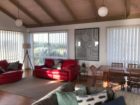 Sunsets On Martyrs Luxury Coastal Beach House Peterborough - Accommodation Mount Tamborine 11