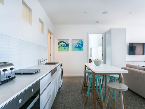 Lansdowne Villa - With Swimming Pool - Accommodation Mount Tamborine 6