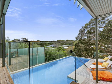 Lansdowne Villa - With Swimming Pool - Accommodation Mount Tamborine 0