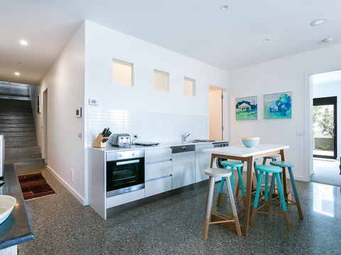 Lansdowne Villa - With Swimming Pool - Accommodation Mount Tamborine 8