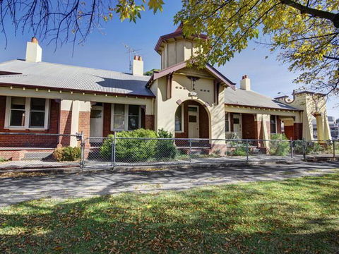 Boutique Heritage Studios On Ryrie Geelong CBD Opposite Hospital - Accommodation Mount Tamborine 4