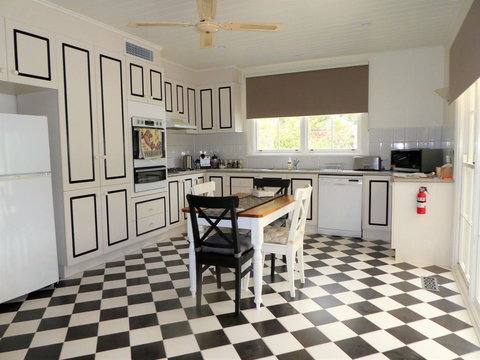 Fairbank House - Accommodation Mount Tamborine 10