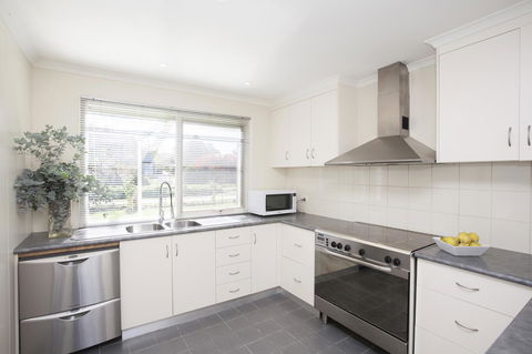 Beechworth Cedar Cottages - Accommodation Mount Tamborine 4