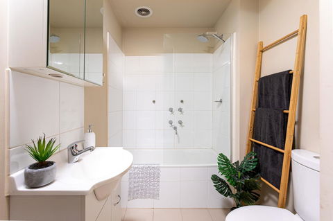 Water Views, Lovely 2BRs, Free Tram Zone, Close To Everything! - Accommodation Mount Tamborine 13