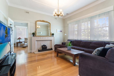 HogmortHomes Neale Street - Accommodation Mount Tamborine 1