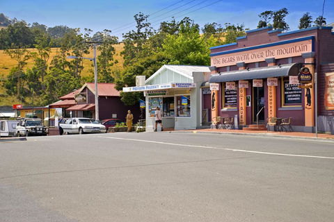 The Bears Went Over The Mountain - Accommodation Mount Tamborine 2