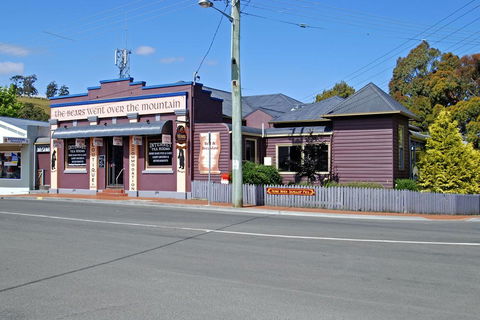 The Bears Went Over The Mountain - Accommodation Mount Tamborine 0