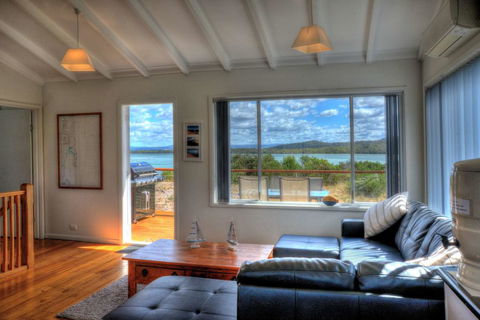 The Blue House - Accommodation Mount Tamborine 3