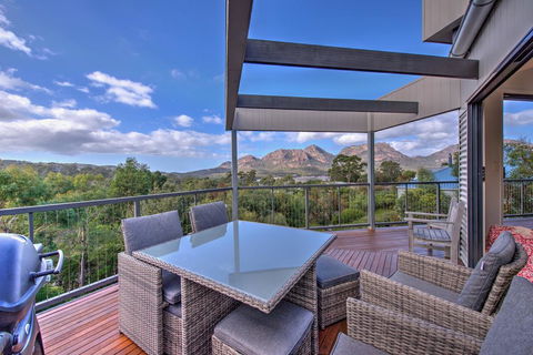 The Bolthole - Accommodation Mount Tamborine 2