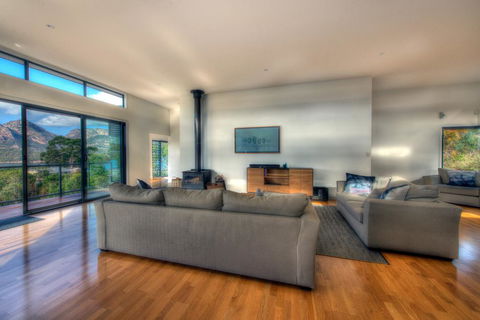 The Bolthole - Accommodation Mount Tamborine 1
