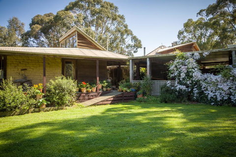 The Burrow At Wombat Bend - Accommodation Mount Tamborine 2