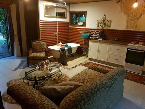 The Cabin - Accommodation Mount Tamborine 1