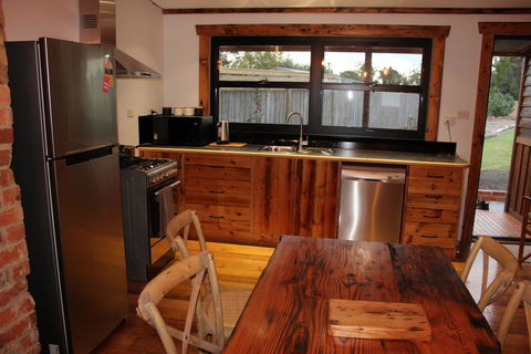 The Cottage - Accommodation Mount Tamborine 1