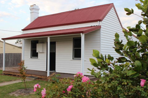 The Cottage - Accommodation Mount Tamborine 3