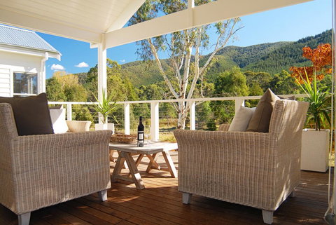 The Dacha - Accommodation Mount Tamborine 3