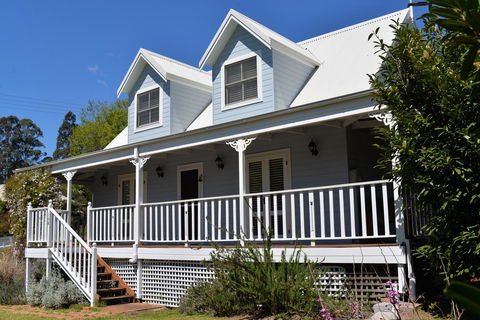 The Doll's House - Charming 2 Bedroom Cottage Just A Short Walk From The Village - Accommodation Mount Tamborine 1