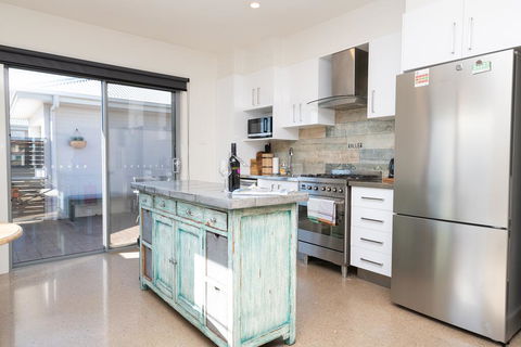 The Endsleigh -1 Bedroom Villa, Free Wifi, Near CBD - Accommodation Mount Tamborine 3