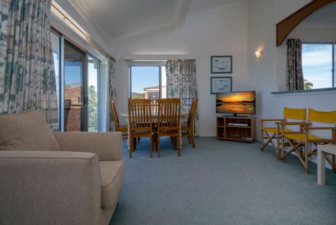 The Helm, Unit 5, 22 Voyager Close - Accommodation Mount Tamborine 2