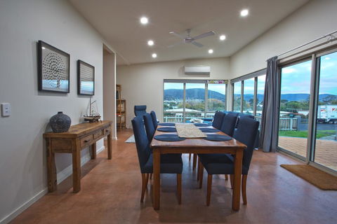 The Hill House - Accommodation Mount Tamborine 2
