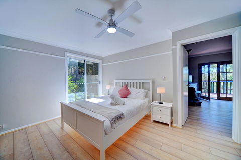 The Hillside Cottage - Accommodation Mount Tamborine 3