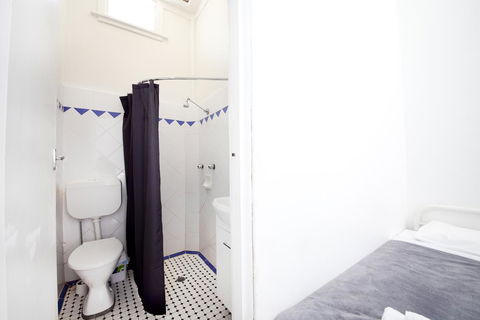 The Manly Hotel Est. 1964 - Accommodation Mount Tamborine 1