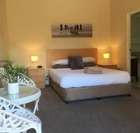 The Nosh  Nod - Howick Street - Accommodation Mount Tamborine