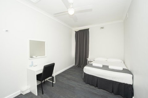 The Parade Hotel - Accommodation Mount Tamborine 3