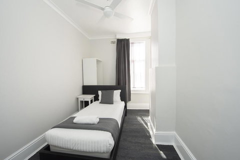 The Parade Hotel - Accommodation Mount Tamborine 2