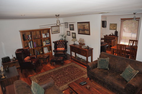 The Pommy Tree - Accommodation Mount Tamborine 0