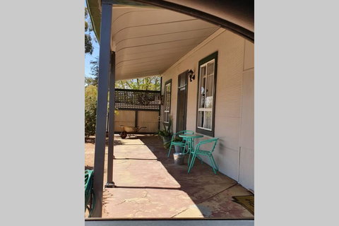 The Pool House - Accommodation Mount Tamborine 2