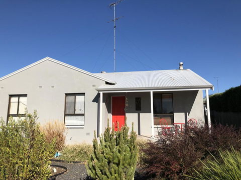 The Red Door - Accommodation Mount Tamborine 0