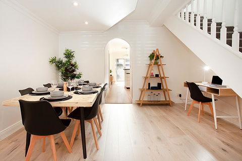 THE RENWICK - Hosted By: L'Abode Accommodation - Accommodation Mount Tamborine 3