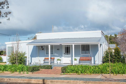 The Rested Guest 3 Bedroom Cottage West Wyalong - Accommodation Mount Tamborine 0
