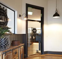 The Royal Hotel Drouin - Accommodation Mount Tamborine
