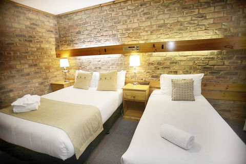 The Settlement Historic Hotel - Accommodation Mount Tamborine 1