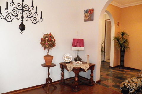 The Spanish Retreat And BnB - 24 Hrs - Accommodation Mount Tamborine 2