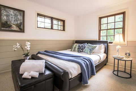 The Stone On The Hill - 3 Bedroom House - Accommodation Mount Tamborine 3