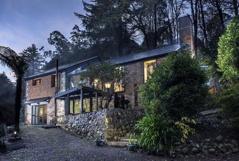 The Stone On The Hill - 3 Bedroom House - Accommodation Mount Tamborine 0