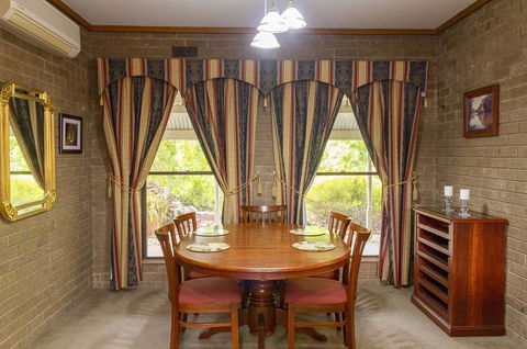 The Townhouse - Accommodation Mount Tamborine 3