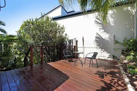 THE VIEW, TUGUN - 4 Bedrooms - Sea Views - Private Heated Pool - Accommodation Mount Tamborine 1
