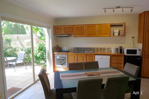The Wave Oasis SC B&B - Accommodation Mount Tamborine 1