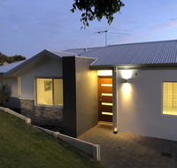 Three Bedroom Two Bathroom Family Home - Accommodation Mount Tamborine