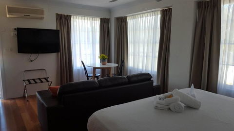Timbertown Resort And Motel - Accommodation Mount Tamborine 2