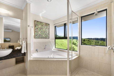 Top Of The Hill - Accommodation Mount Tamborine 2