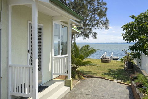 Toukley Lakefront House,Toukley - Accommodation Mount Tamborine 1